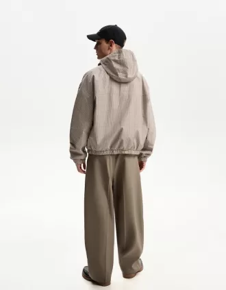 Anorak técnico con capucha Brown