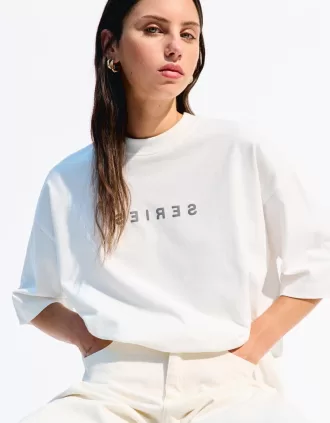 BERSHKA SERIES Camiseta manga corta estampado Off white