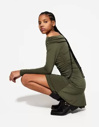 BERSHKA SERIES vestido mini con volantes y manga larga Khaki