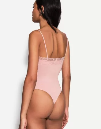 Body de encaje rubio tiras Pink