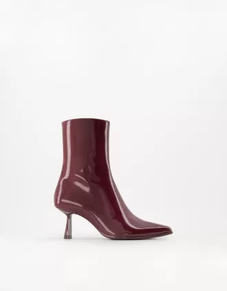 Botines con tacón bajo de charol sintético Maroon