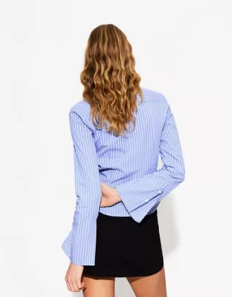 Camisa ajustada con mangas acampanadas Blue