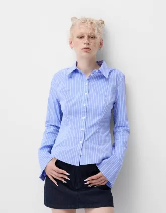 Camisa ajustada con mangas acampanadas Blue