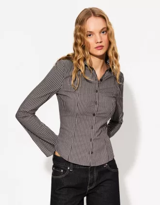 Camisa ajustada con mangas acampanadas Brown