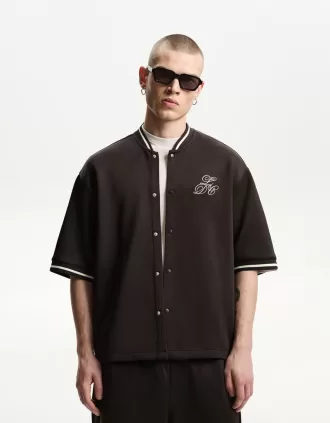 Camisa boxy fit manga corta bordada Brown