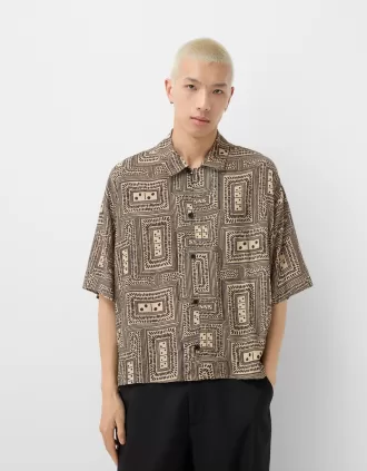 Camisa boxy fit manga corta estampada Sand