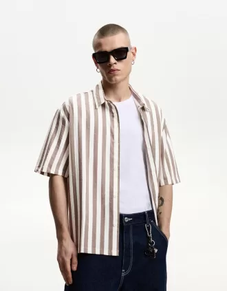Camisa de manga corta y corte relajado. Sand