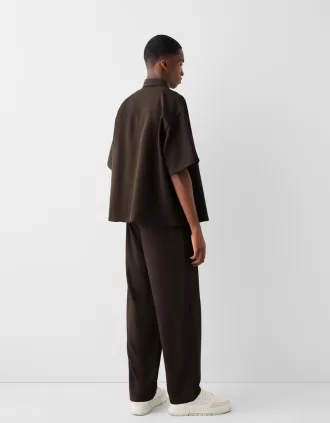 Camisa entallada de manga corta con corte boxy Brown
