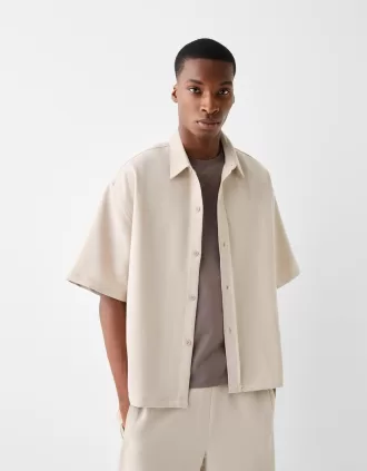 Camisa entallada de manga corta con corte boxy Sand