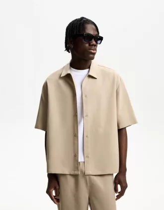 Camisa entallada de manga corta y corte boxy Camel