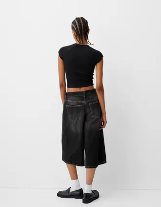 Camiseta cropped de manga corta con estampado Black