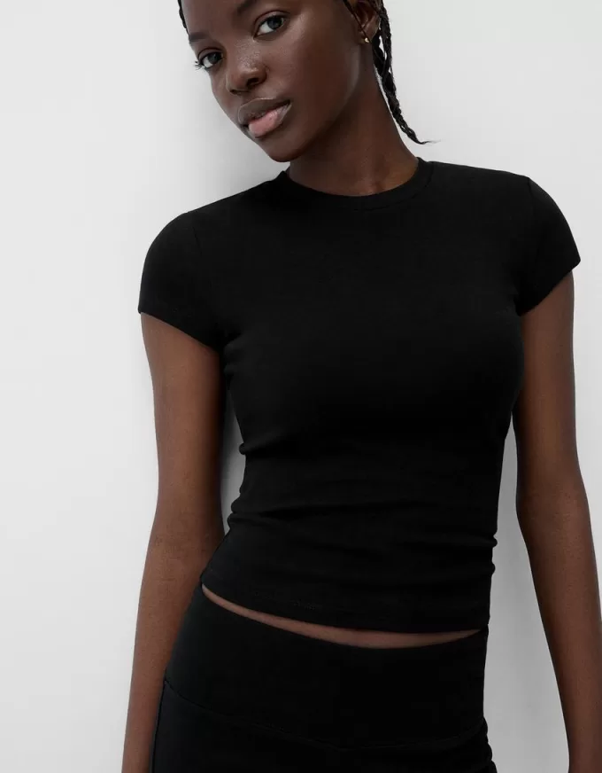 Camiseta de manga corta con cuello redondo Black