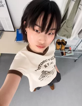 Camiseta de manga corta con estampado en contraste Sand