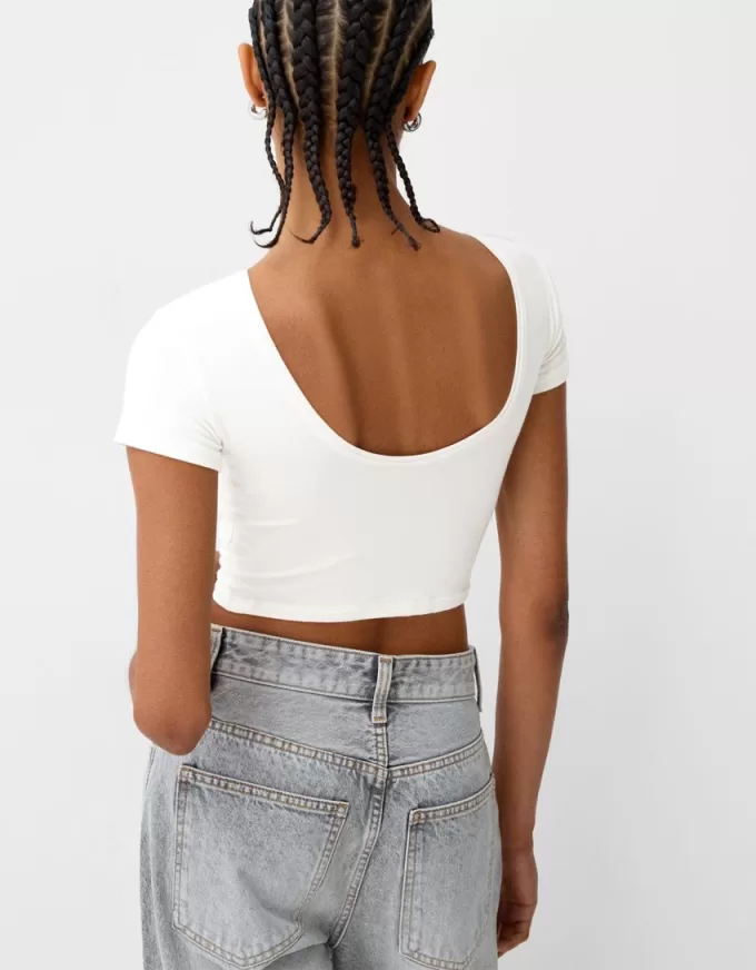 Camiseta espalda abierta con pedrería Cream