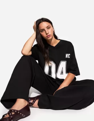 Camiseta estampada con cuello en V y manga corta Black