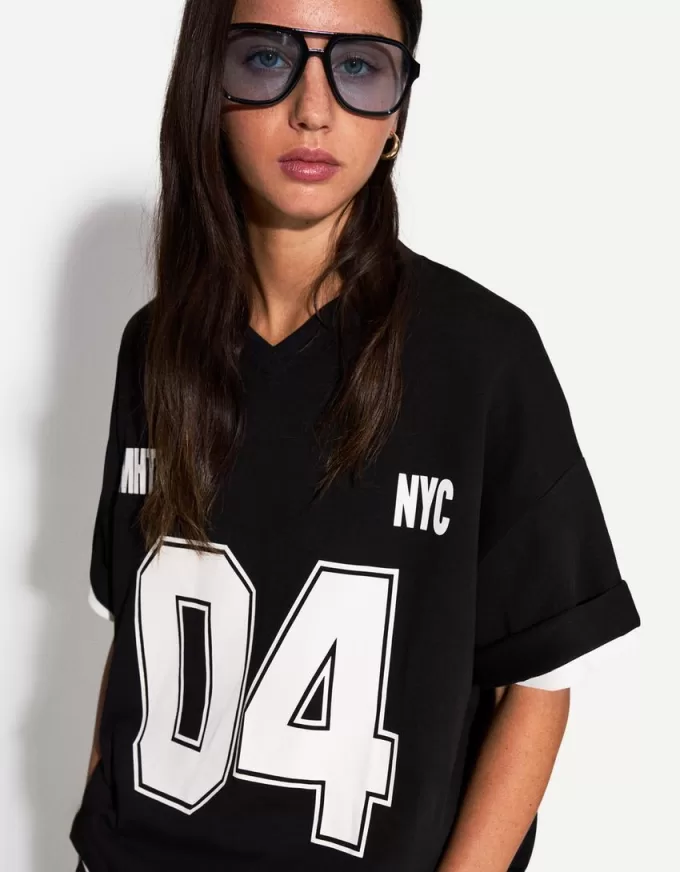 Camiseta estampada con cuello en V y manga corta Black