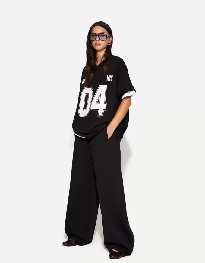 Camiseta estampada con cuello en V y manga corta Black