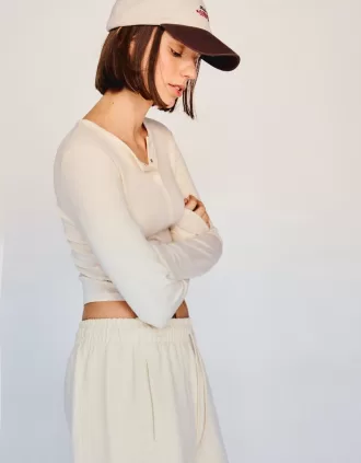 Camiseta henley de manga larga Beige