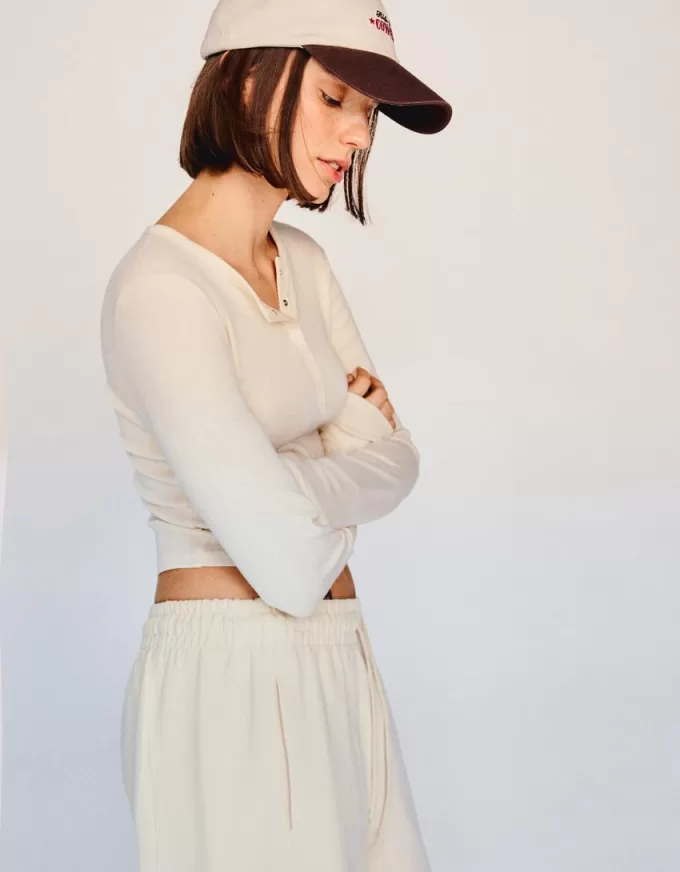 Camiseta henley de manga larga Beige