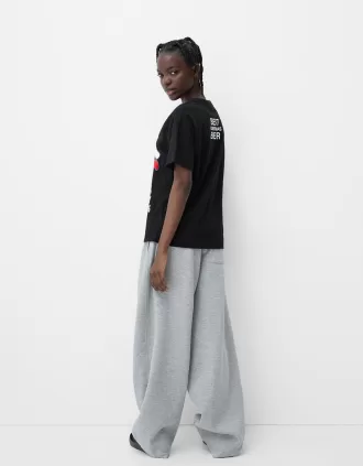 Camiseta manga corta Hello Kitty y sus amigos Black