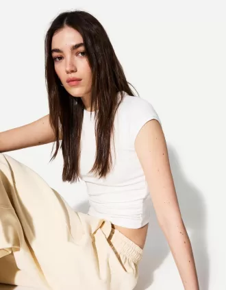 Camiseta manga corta fruncido lateral Off white