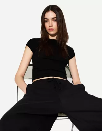 Camiseta manga corta fruncido lateral Black