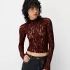 Camiseta rubia de encaje con cuello alto y manga larga Brown