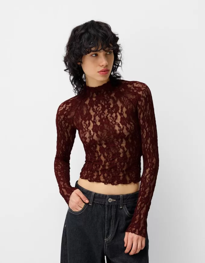 Camiseta rubia de encaje con cuello alto y manga larga Brown