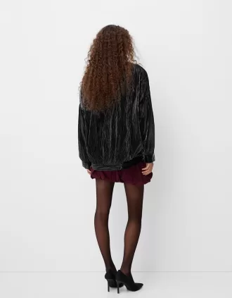 Cazadora bomber con efecto brillante y sobreestampado Black