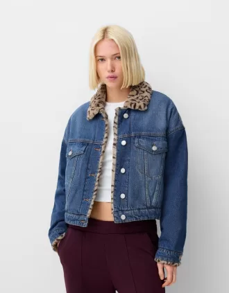 Cazadora vaquera con cuello de pelo sintético con estampado animal Blue