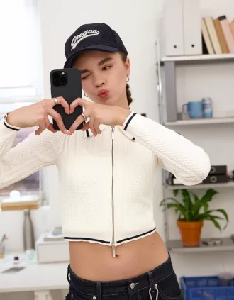 Chaqueta con cremallera y cuello polo de punto trenzado Cream