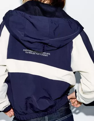 Chaqueta técnica con capucha Navy