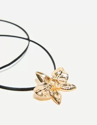 Collar con colgante de flores Gold