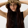 Gorro tipo pescador pelo sintético animal print Brown