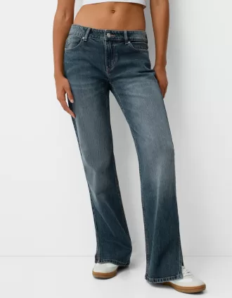 Jeans acampanados con dobladillo dividido Washed out blue