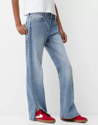 Jeans acampanados con dobladillo dividido Light blue