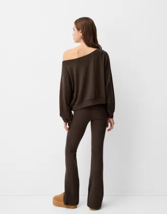 Jersey cuello asimétrico tacto suave Brown