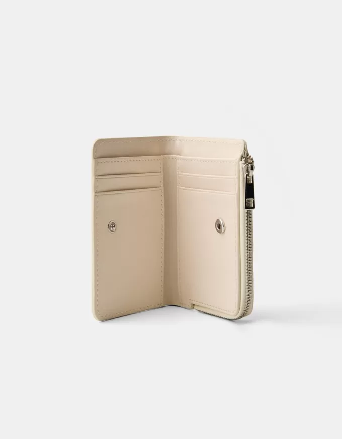 Monedero con estampado animal efecto charol grabado Cream