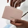 Monedero con estampado animal efecto charol grabado Pink