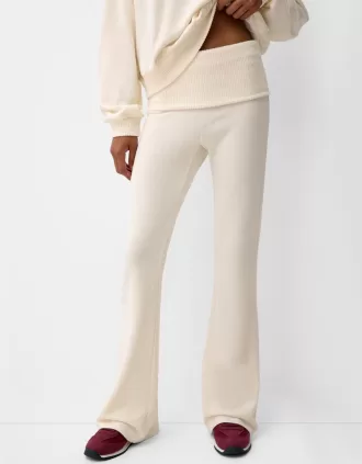 Pantalón acampanado de tacto suave con cintura doblada Cream