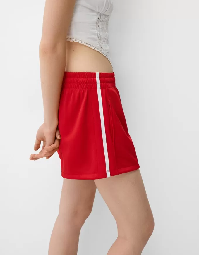 Pantalón corto retro con raya lateral Red