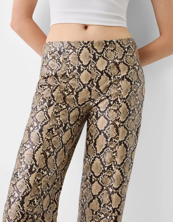 Pantalón efecto piel animal print Beige