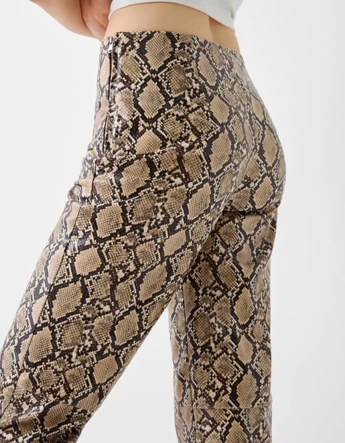 Pantalón efecto piel animal print Beige