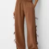 Pantalón fluido con lazos laterales Brown