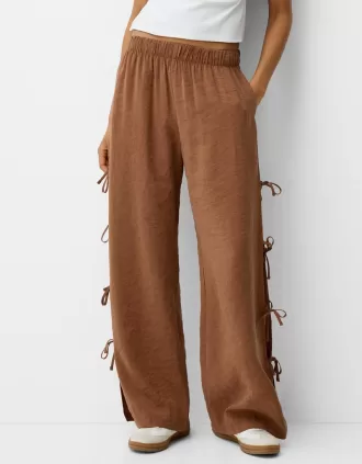 Pantalón fluido con lazos laterales Brown