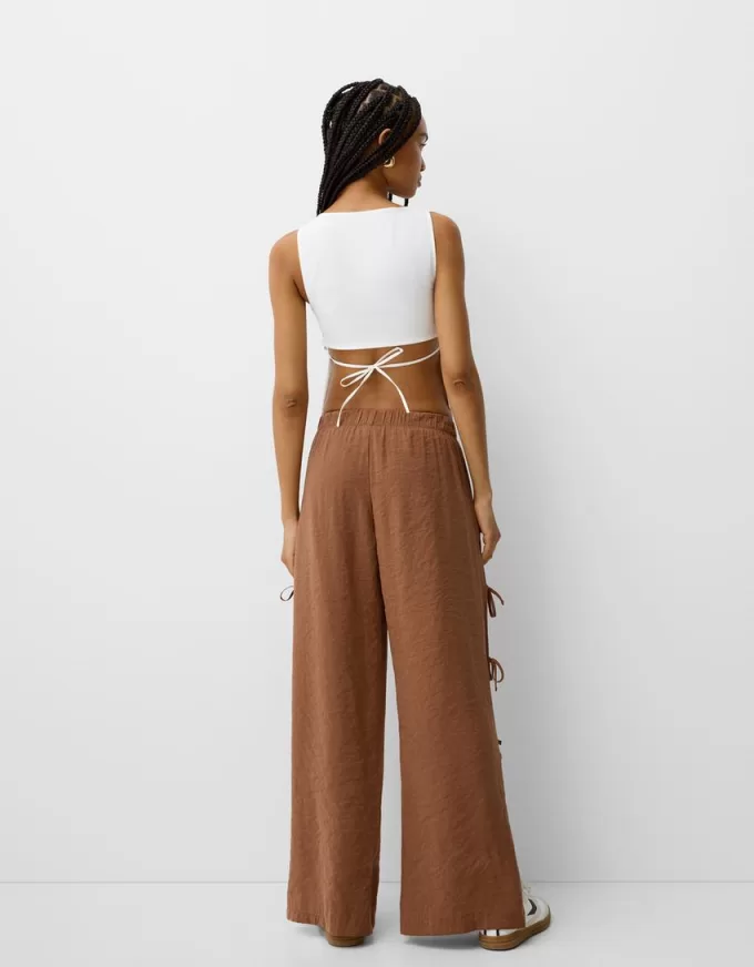Pantalón fluido con lazos laterales Brown