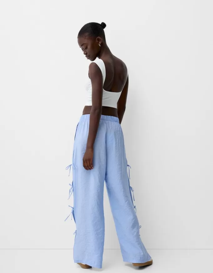 Pantalón fluido con lazos laterales Light blue