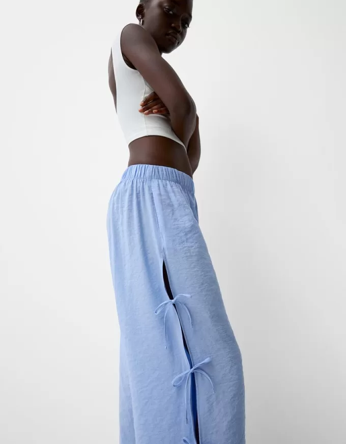Pantalón fluido con lazos laterales Light blue