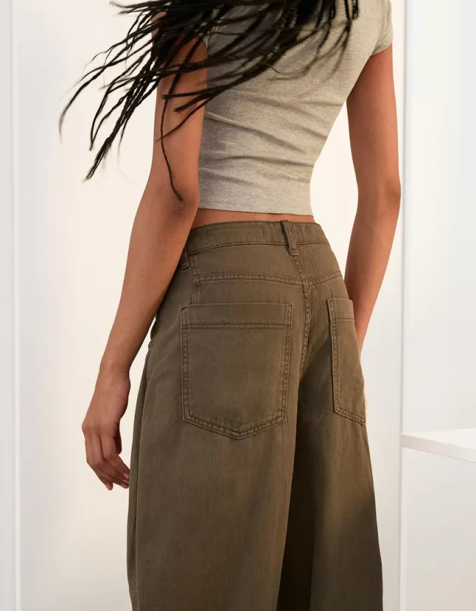 Pantalón fluido con pinzas Brown