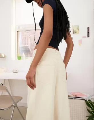 Pantalón fluido con pinzas Beige